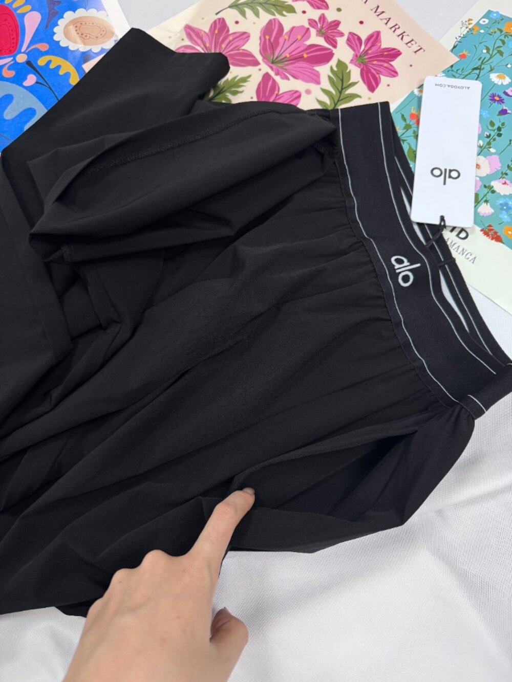NWT ALO Yoga Black Suit Up Pants 👖😍 Office/Travel/Everyday - Picture 3 of 9